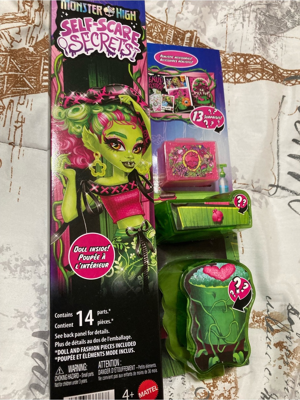 Monster High Self Scare Secrets Venus McFlytrap doll and accessories